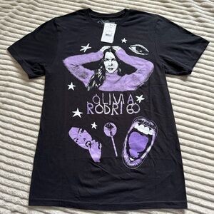 NEW WITH TAGS Olivia Rodrigo Black Short Sleeve Graphic T-Shirt Size Extra Small